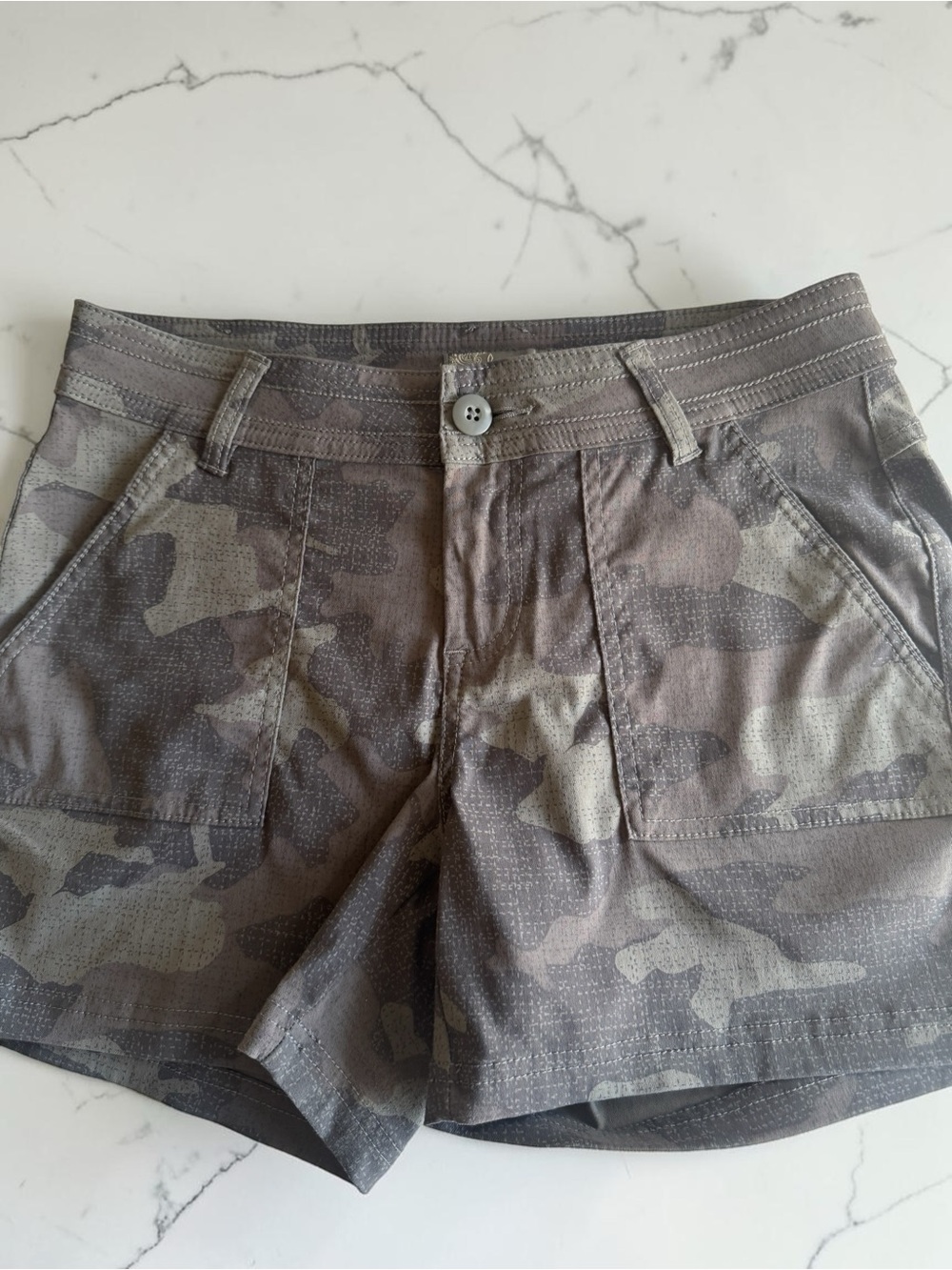 Prana Ladies Gray Camo Cargo Shorts SZ6